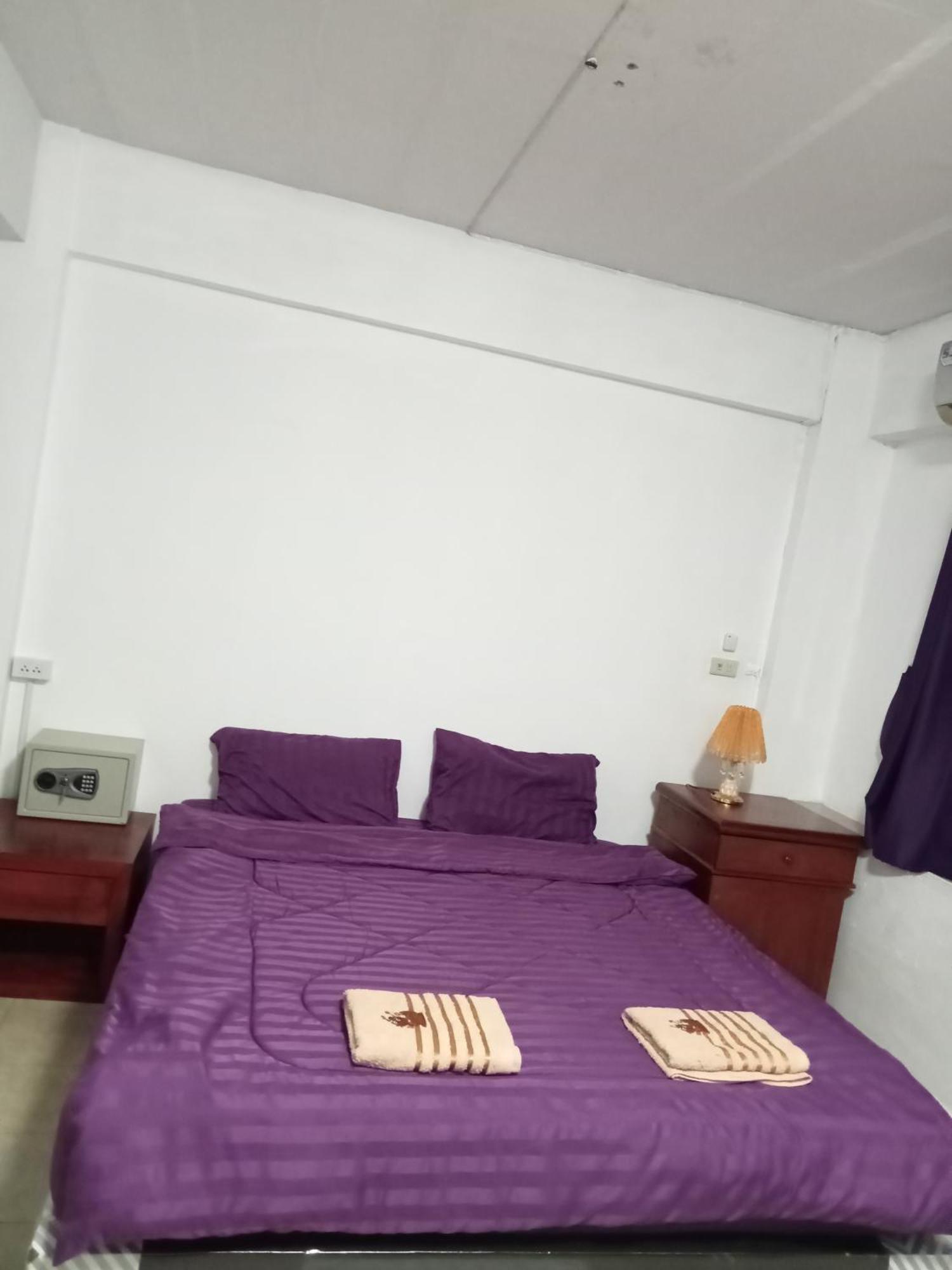 Pluemchai Guesthouse ジョムティエンビーチ エクステリア 写真